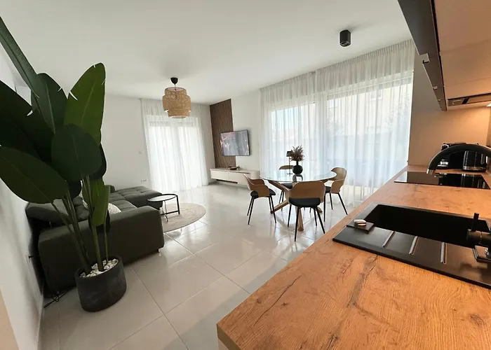 Divina V 150 Meters From The Beach