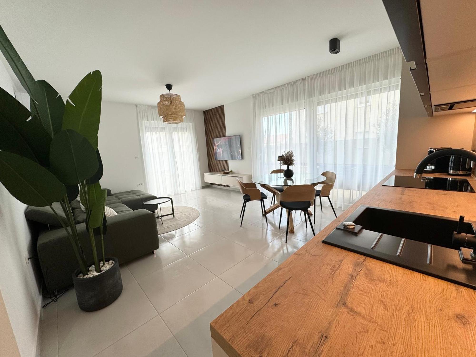 Divina V 150 Meters From The Apartman Pula